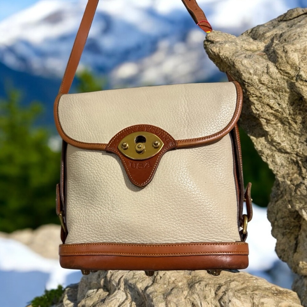 VINTAGE DOONEY AND BOURKE USA ALL WEATHER LEATHER CALVARY SPECTATOR BAG